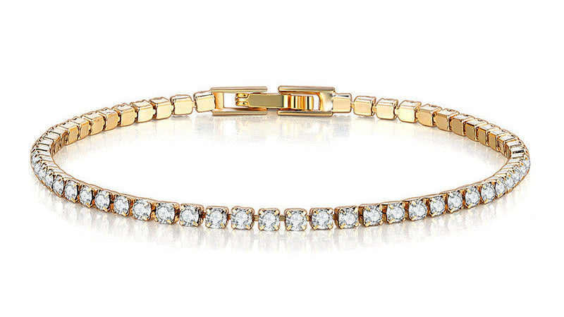 Elegant silverfärgad koppar klassisk tennis armband med zirkonia stenar.