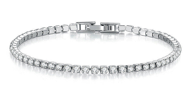Elegant silverfärgad koppar klassisk tennis armband med zirkonia stenar.