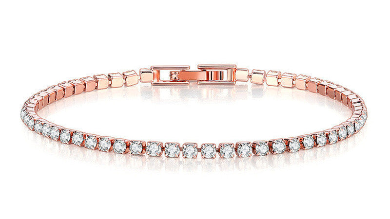 Elegant silverfärgad koppar klassisk tennis armband med zirkonia stenar.