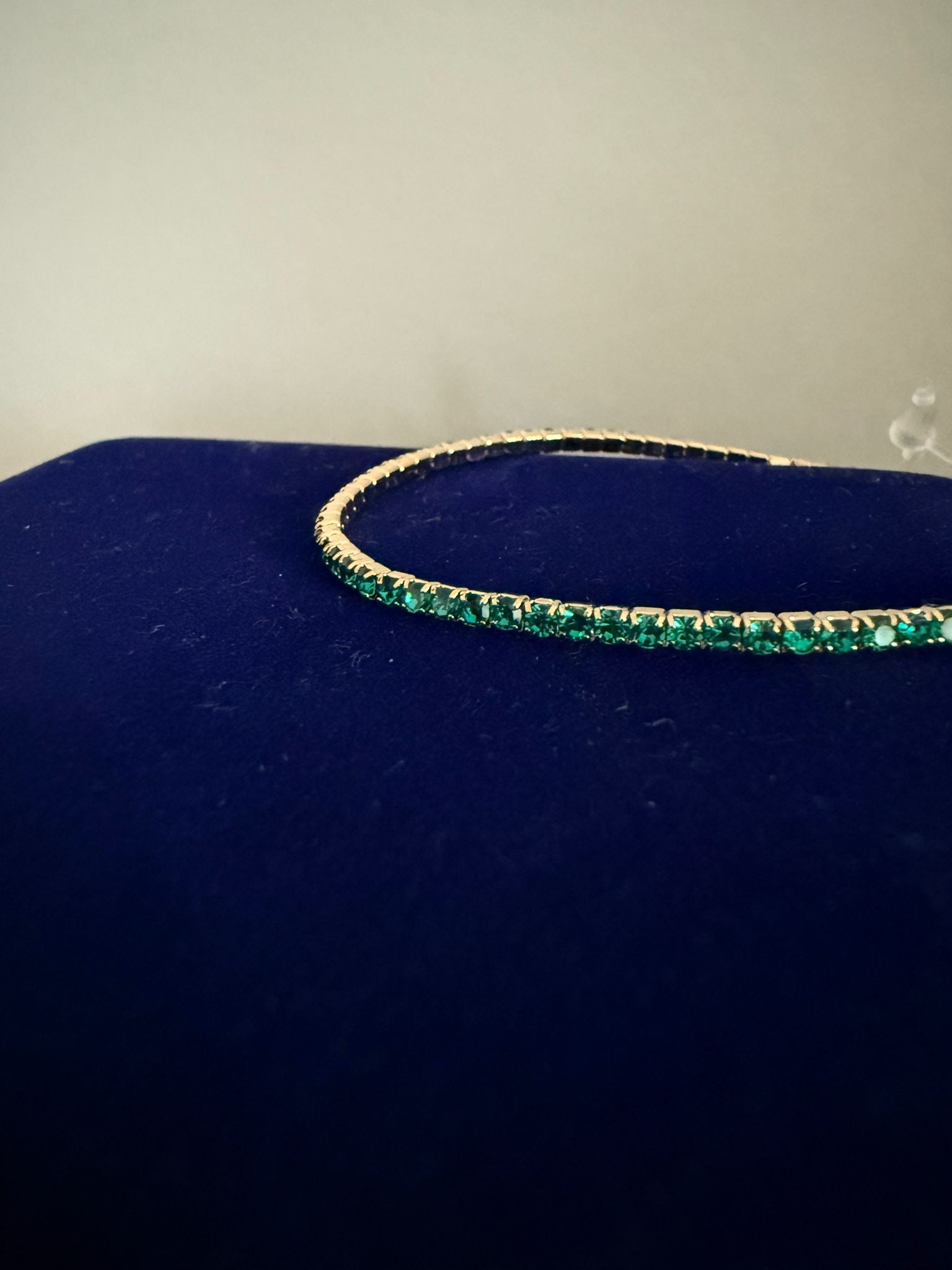 Elastiskt Armband Guldfärgat med Turkosa Stenar