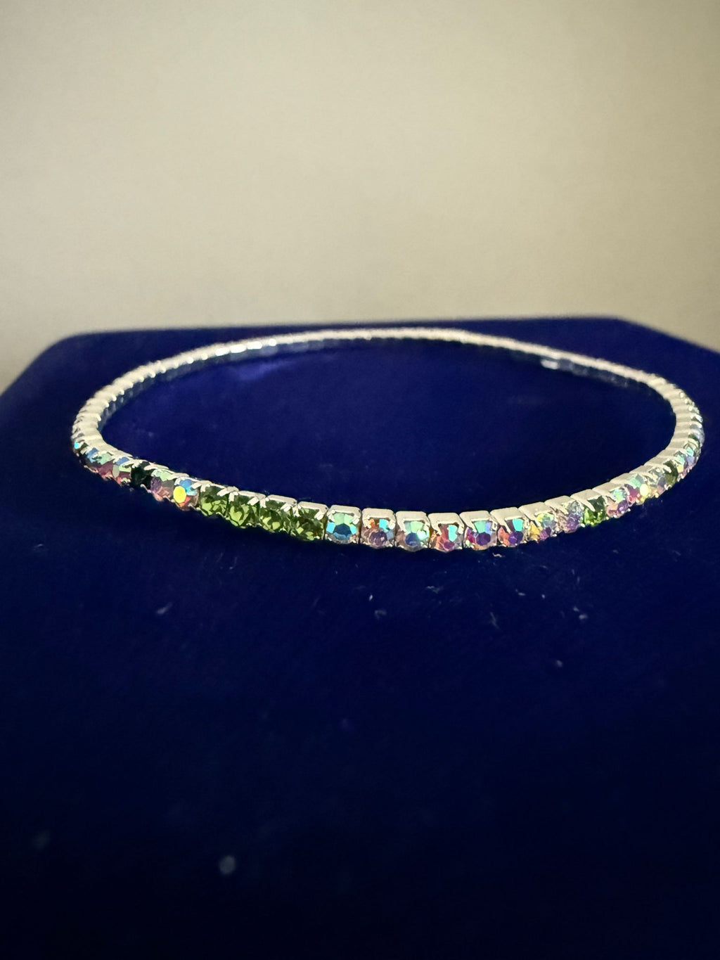 Elastiskt tennis Armband Silver med Gröna och Flerfärgade Stenar