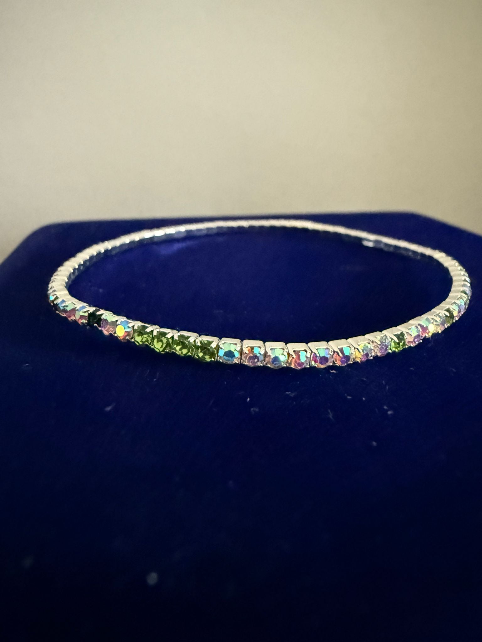 Elastiskt tennis Armband Silver med Gröna och Flerfärgade Stenar