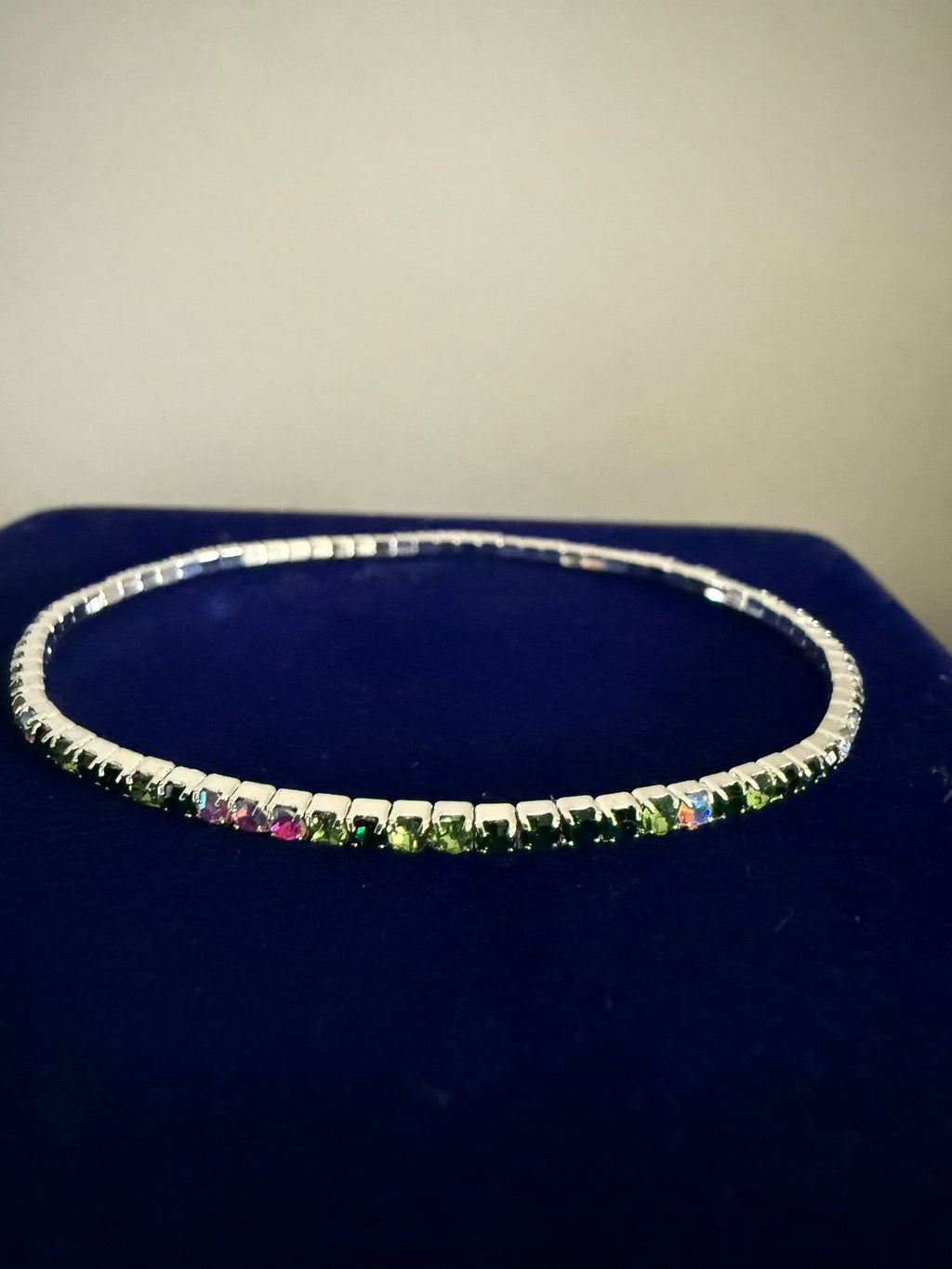 Elastiskt tennis Armband Silver med Gröna och Flerfärgade Stenar